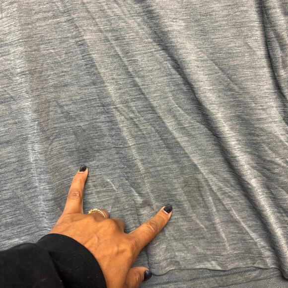 Under Armour HeatGear Gray V-Neck Tee 1X Plus Size Activewear Shirt Gorpcore Gym - Picture 2 of 11